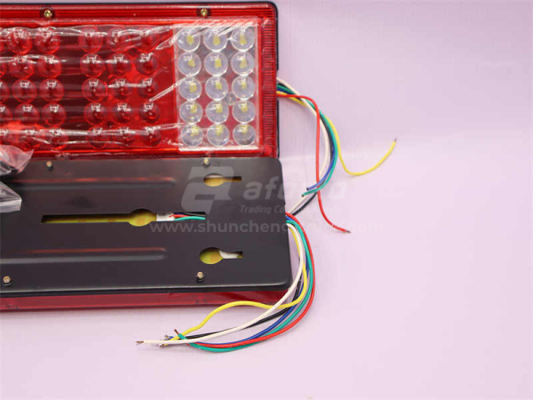 Фонарь задний диодная универсальный LED