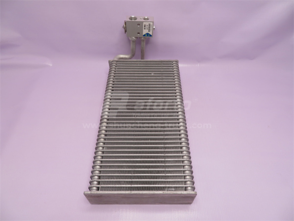 Радиатор кондиционера HOWO