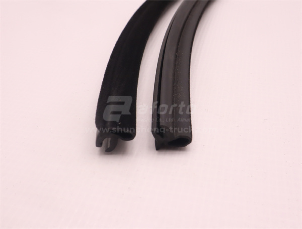 Резинка уплотнительная дверни снаружи HOWO  TX (оригинал)