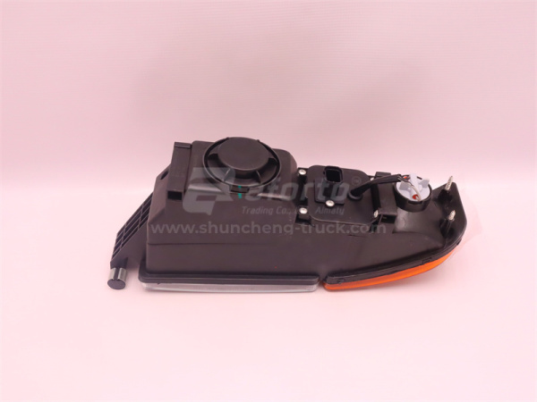 Фара HOWO  TX/SITRAK противотуманная низкий белый правая BOCO