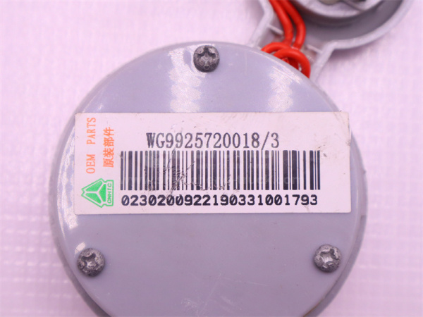 Плафон кабины HOWO A7 0011