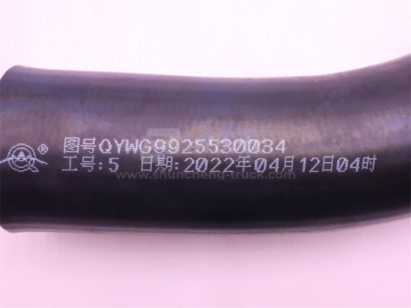 Патрубок радиатора HOWO A7 верхний 55*65*400/180 S -образный QINYAN