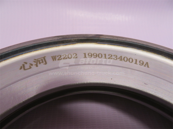 Кольцо распорное сальника ступицы задней HOWO 110*190*34 с прорезью XINHE