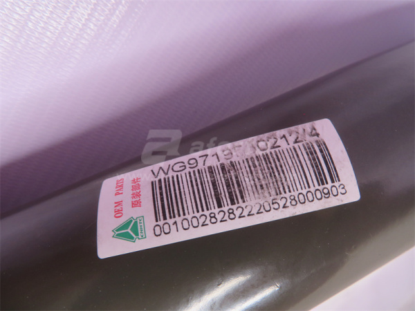 Трубка системы охлаждения HOWO 70T металлический L -образный 0212 (оригинал)