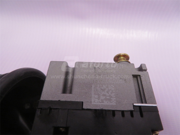 Переключатель света и поворотов подрулевой HOWO