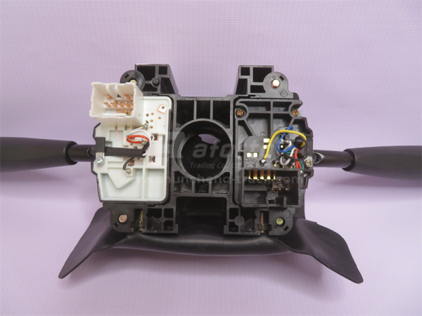 Переключатель света и поворотов подрулевой JAC
