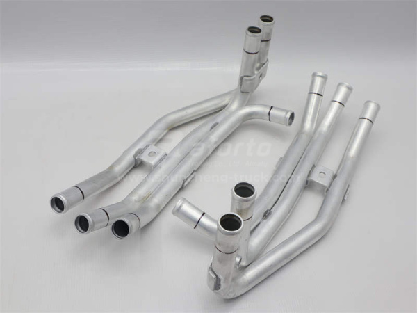 Труба крана печки SHAANXI X3000 алюминневый в сборе