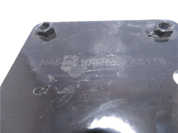 Кронштейн щиток подножки GTL верхней правой передний