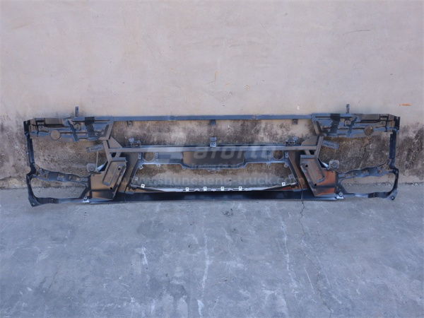 Бампер HOWO V7 белый