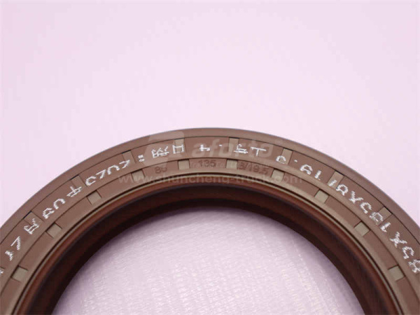 Сальник дифференциала  STEYR 85*105/135*8/19.5 QINYAN