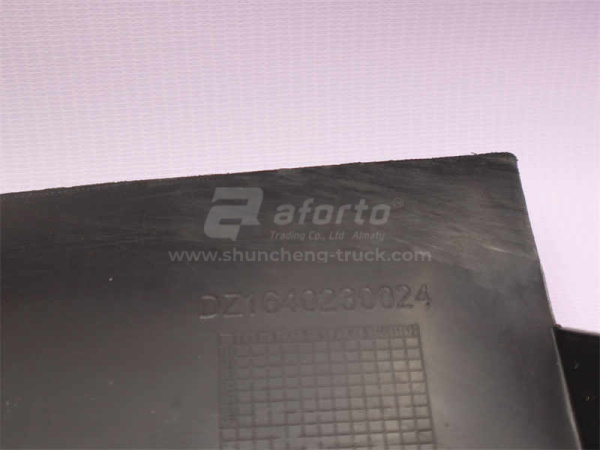 Брызговик передний пластмассовый правый SHAANXI F2000