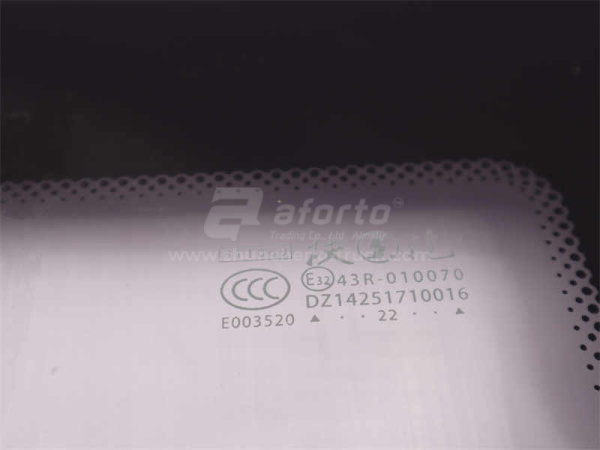 Стекло спальника SHAANXI X3000 правая (оригинал)