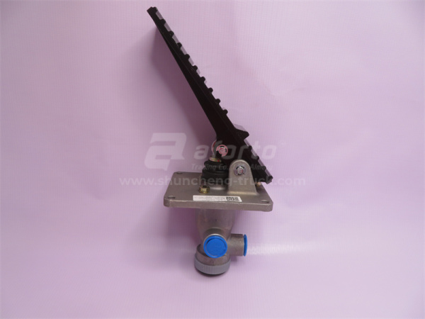 Цилиндр тормозной главный XCMG ZL50G/LW300F с педалью газа (оригинал)