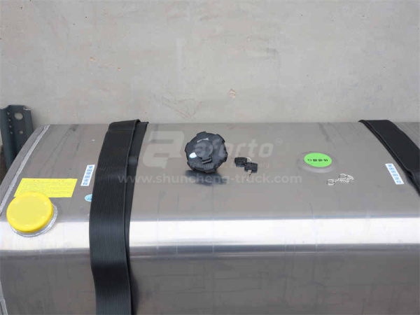 Бак топливный VOLVO 600L 150*70*70 S = 2.5 квадратный с кронштейн и приложение