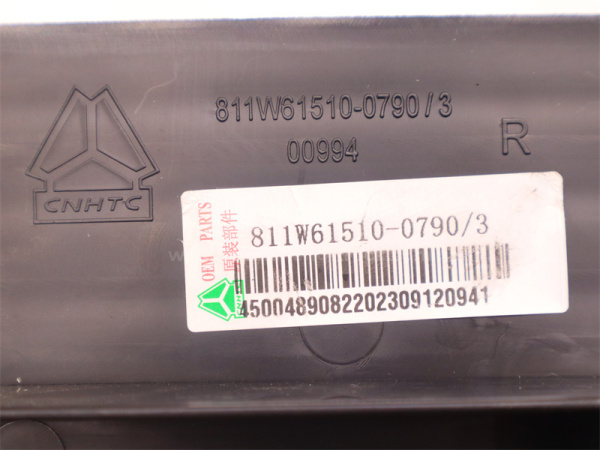 Накладка порога двери HOWO TX/SITRAK C7 передно-правый (оригинал)