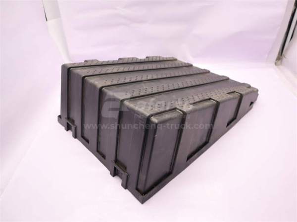 Крышка аккамулятор SHAANXI F3000 (оригинал)