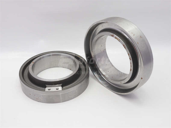 Кольцо распорное сальника ступицы задней HOWO 70T AC26 (оригинал)