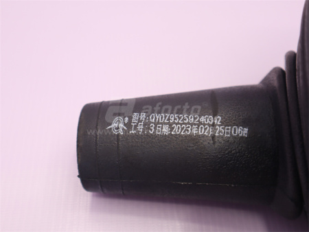 Кожух рычага КПП SHAANXI M3000/X3000 QINYAN