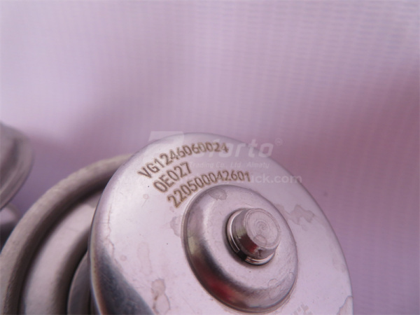 Термостат HOWO 70T D12 80° (оригинал)