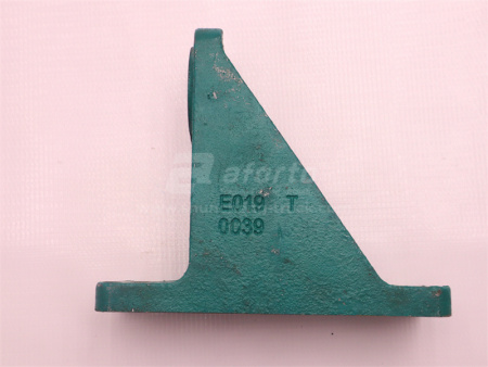 Кронштейн подушки двигателя D10 задней 0039