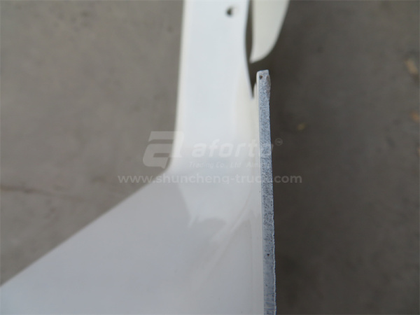 Бампер HOWO 2010 белый металлический (хорошее качество)