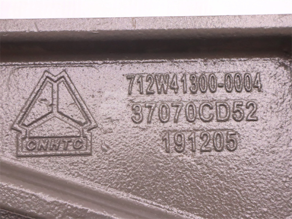 Кронштейн бампера HOWO TX правый (оригинал)