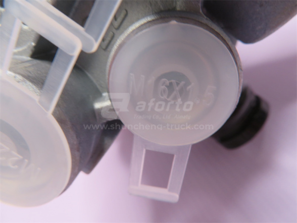 Кронштейн влагоотделителя HOWO/TX с большим отверстием