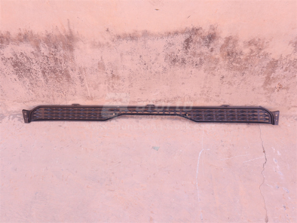 Решётка бампера SHAANXI X5000 верхний (оригинал)