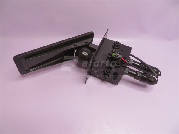 Цилиндр тормозной главный XCMG GR180/215 (оригинал)