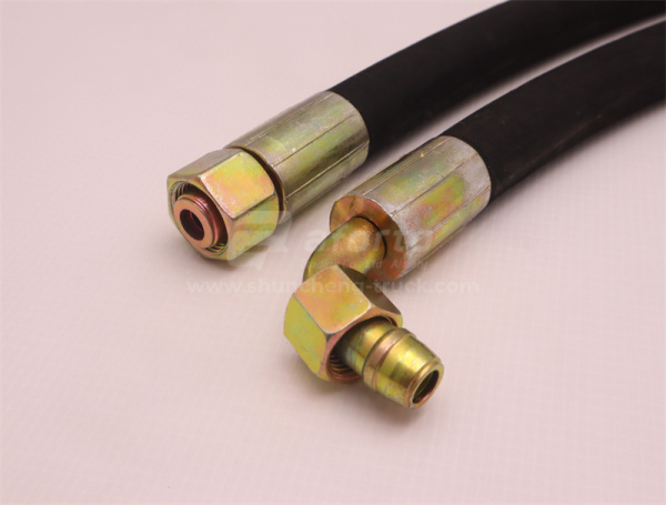 Шланг ГУР на насос HOWO L = 45см