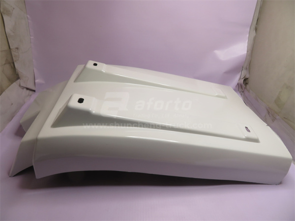 Брызговик HOWO 2010 переднего колеса правый белый