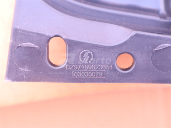 Решётка бампера SHAANXI X5000 верхний (оригинал)