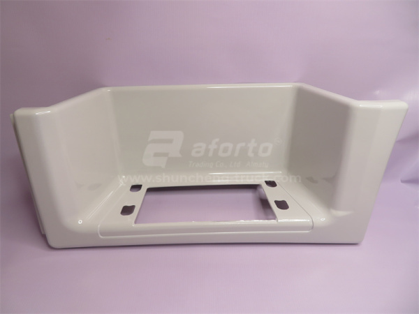 Щиток подножки HOWO 2010 (самосвал) белый левый