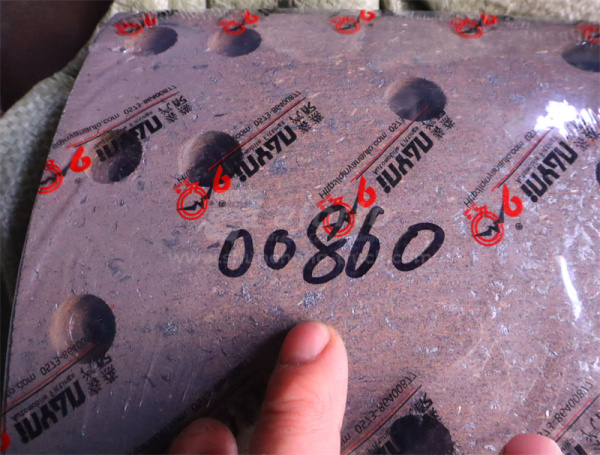 Накладка колодки тормозной HOWO 2009 задней 200*220 14 отв QINYAN