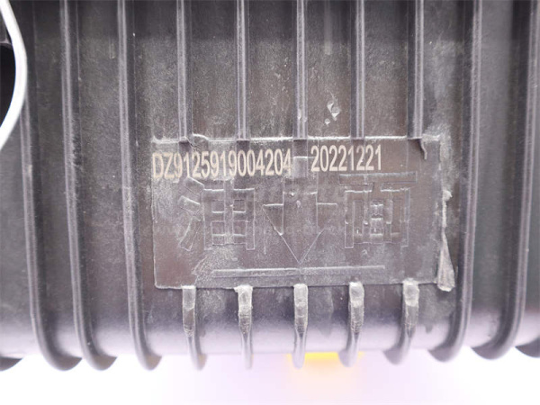 Крышка картриджа пылеуловителя воздушного фильтра нижняя пласстмассовая SHAANXI M3000 (оригинал)