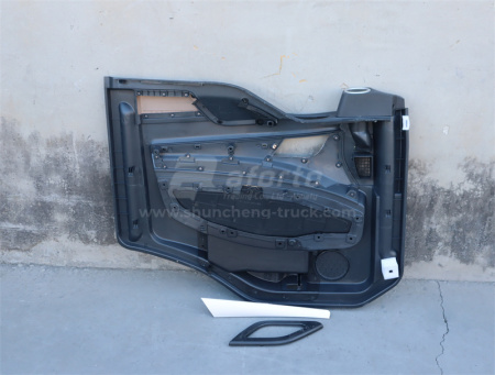 Обшивка двери HOWO TX/T5G правая