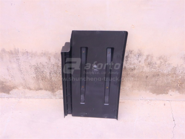 Брызговик HOWO V7 переднего колеса черная левый