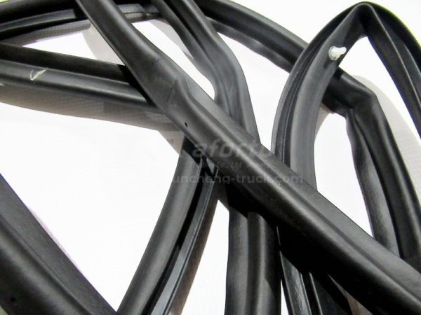 Резинка уплотнительная двери SHAANXI X5000 левый (оригинал)