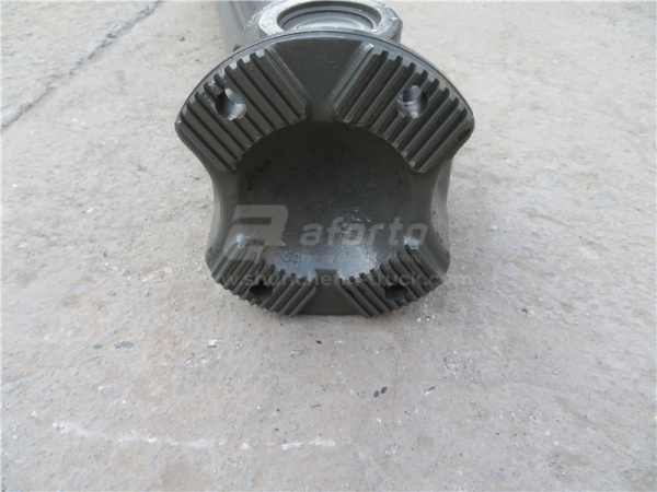 Кардан 1745мм фланец-180 крестовина-62 отв.-4 HOWO с подвесного 220mm