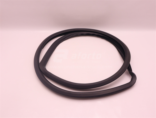 Резинка уплотнительная стекла дверни снаружи SITRAK C7H левой (оригинал)