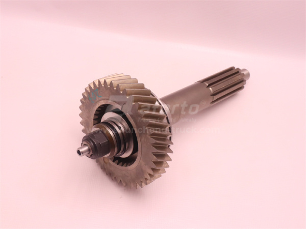 Вал выходной КПП SINOTRUK HW25712 с шестерня (оригинал)