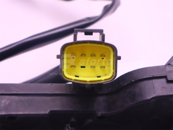 Замок двери кабины с тягой HOWO TX левый (оригинал)