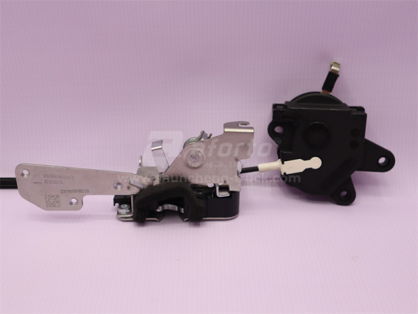 Замок двери кабины с тягой HOWO A7 правой (оригинал)