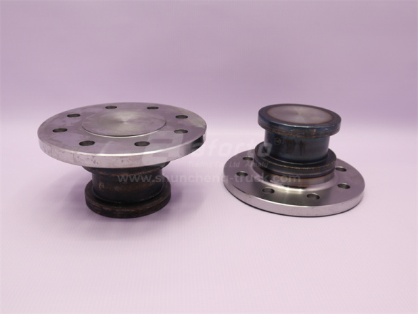 Палец седла прицепа D = 90 с отверстием