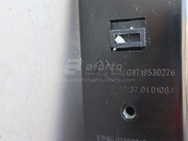 Радиатор охлаждения HOWO 0276/0277 пластмассовый новая модель (оригинал)