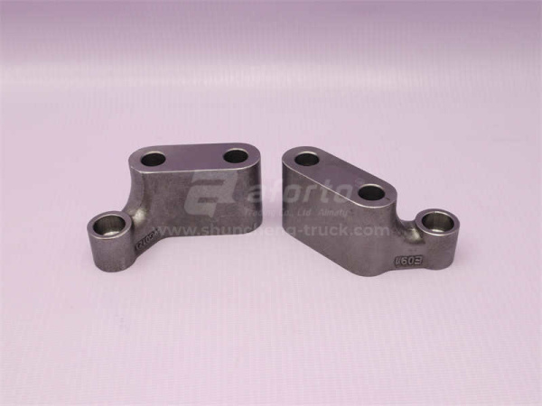 Кронштейн прижимная головки блока цилиндра D10 (оригинал)