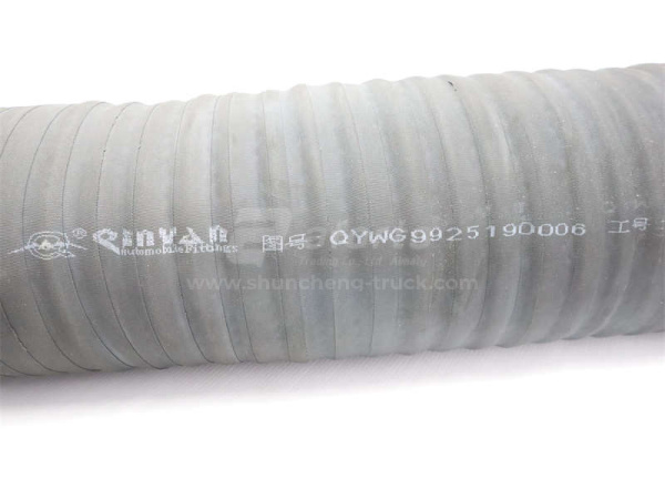 Гофра воздухозаборника HOWO/A7 150/160*180/190*890 QINYAN