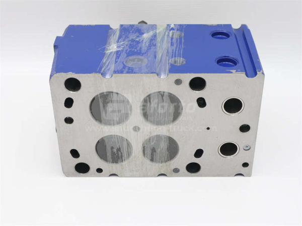 Головка блока WEICHAI WP10.340E22 (4 клапана) в сборе с клапанами