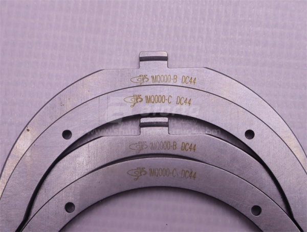 Полукольца вкладышей коленвала YUCAI YCD4T22T-105A (оригинал)