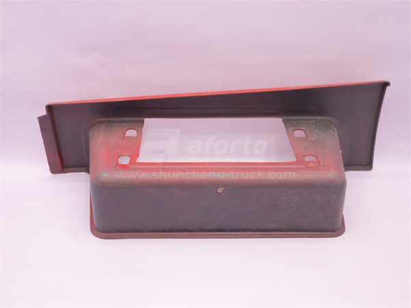 Щиток подножки HOWO 2008 (самосвал) красный левый